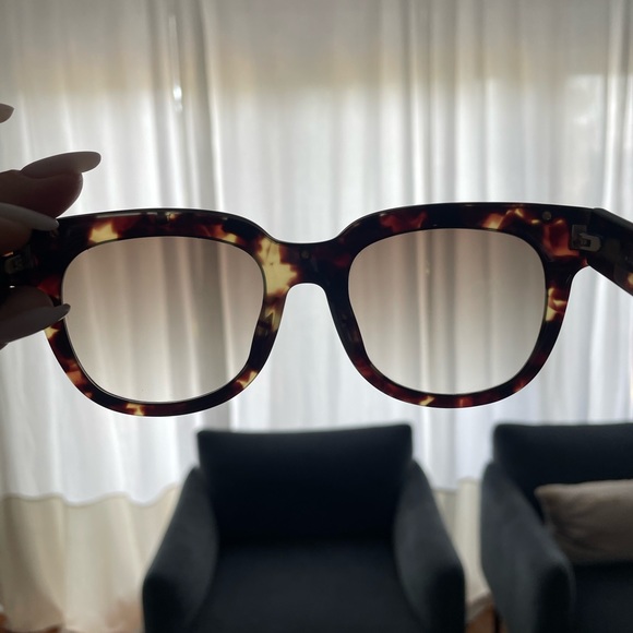 Balenciaga Ladies Sunglasses 🕶️ - Picture 2 of 7